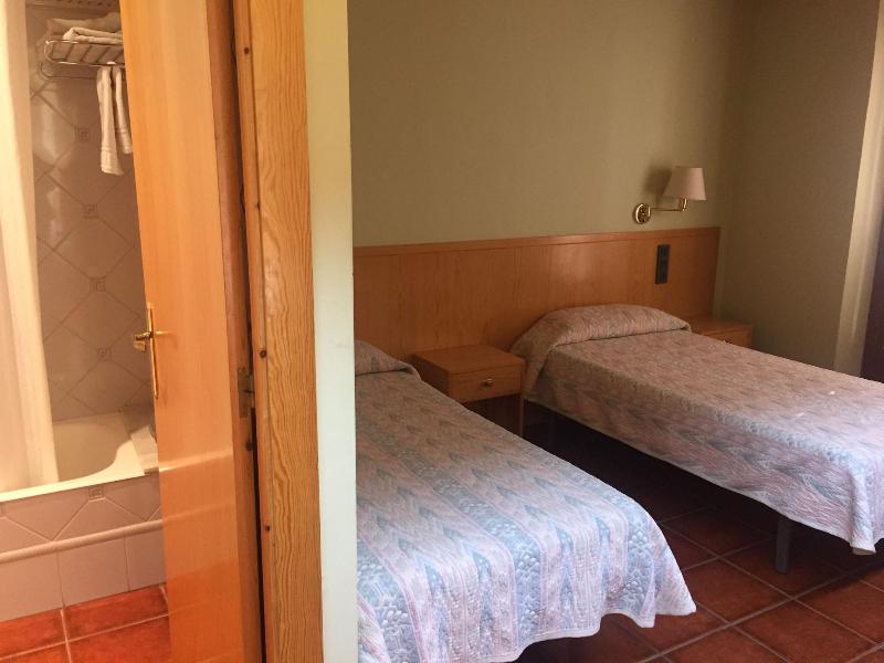 Hostal Victor image