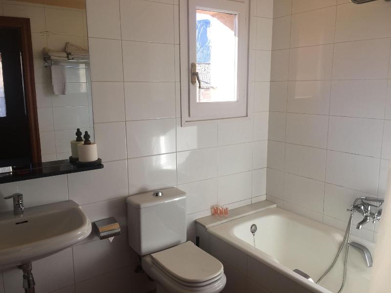Hostal Victor image
