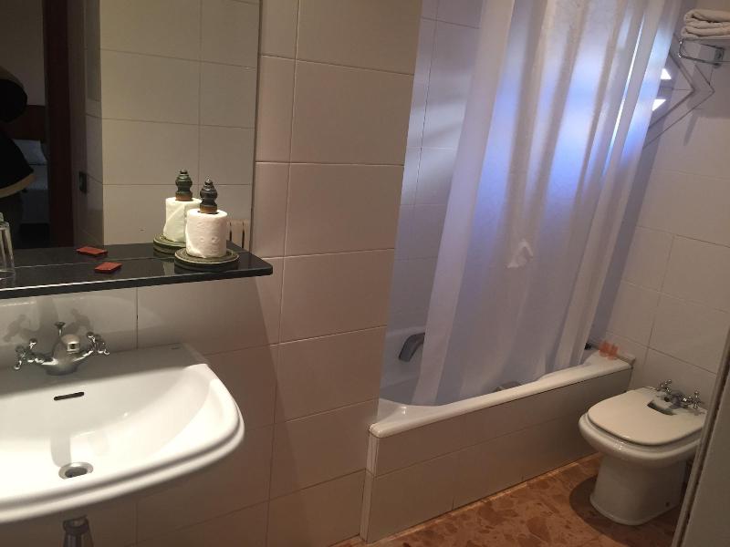 Hostal Victor image