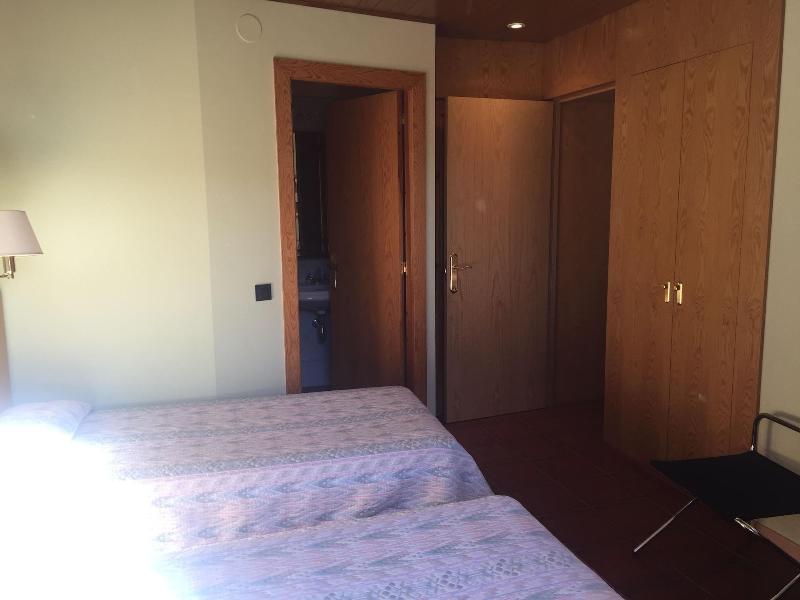 Hostal Victor image