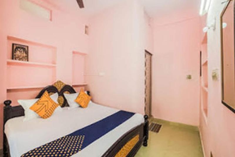 Hotel Rahul Residence — exterior view