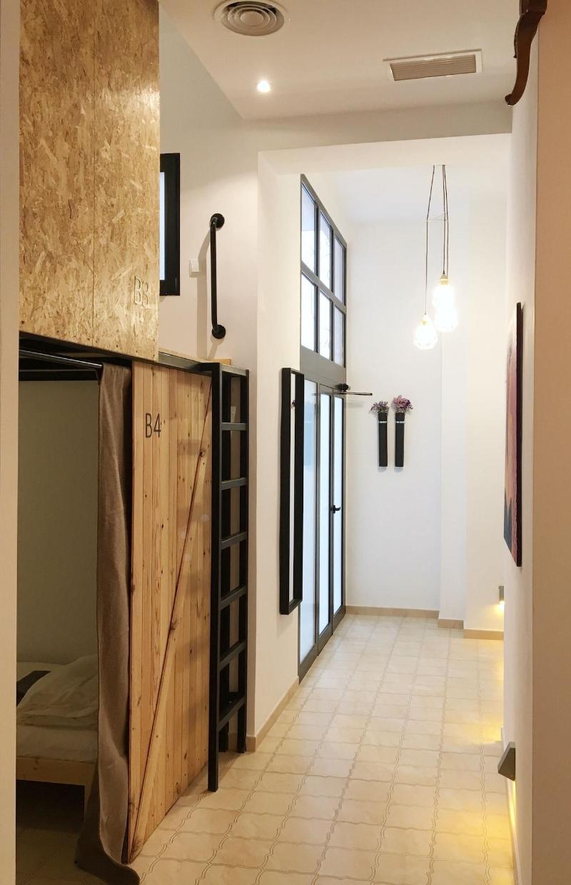 Hostal NÃºmero Trece - Adults Only image