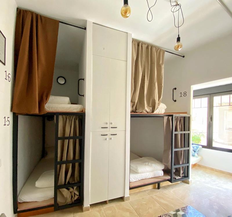 Hostal NÃºmero Trece - Adults Only image