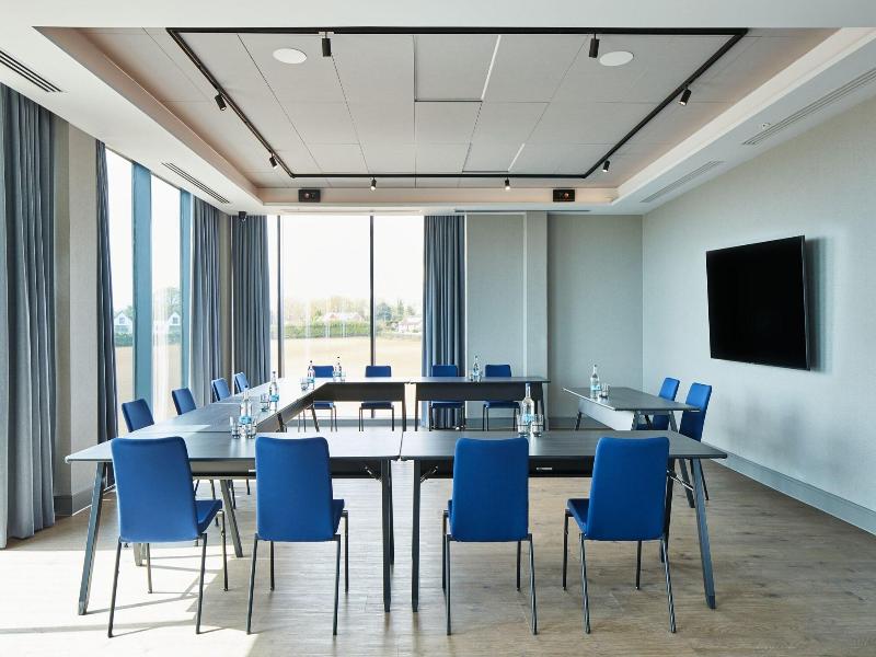 Courtyard by Marriott Exeter Sandy Park image