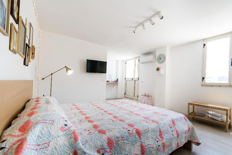 B&B Flamingo image
