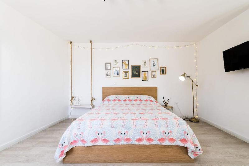 B&B Flamingo image