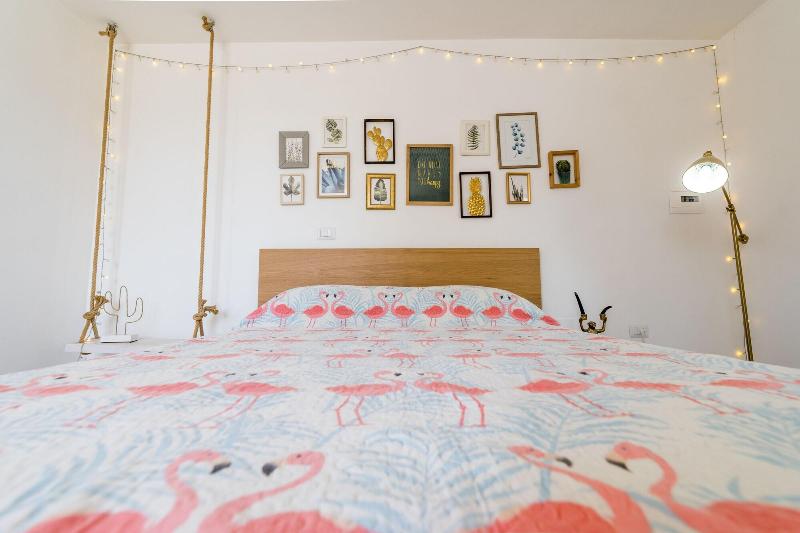 B&B Flamingo image