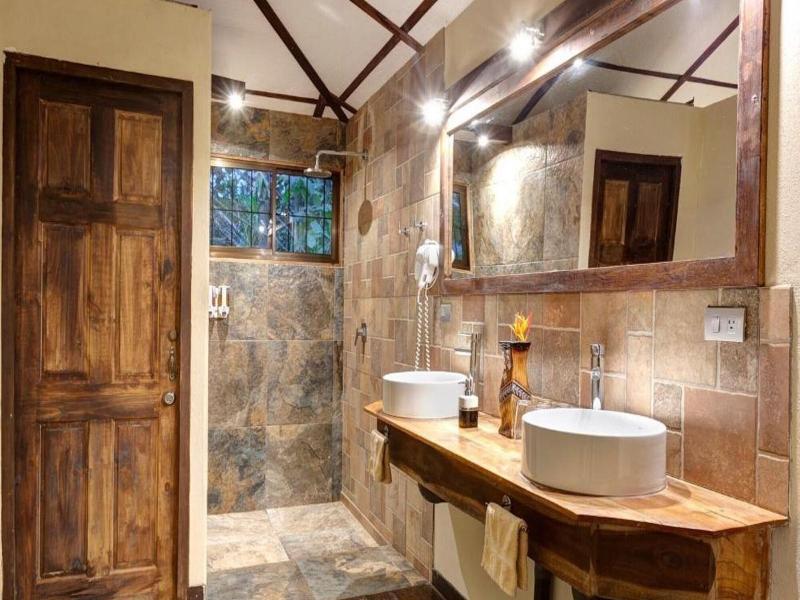 Tropical Suites & Villas image