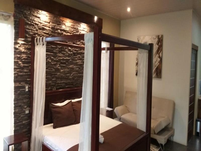 Tropical Suites & Villas image