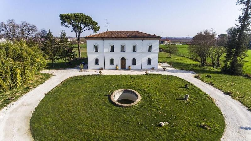 Villa Archi image
