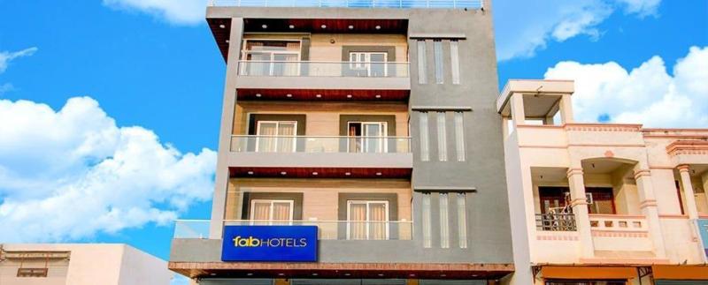 FabHotel 7th Crossing — general view