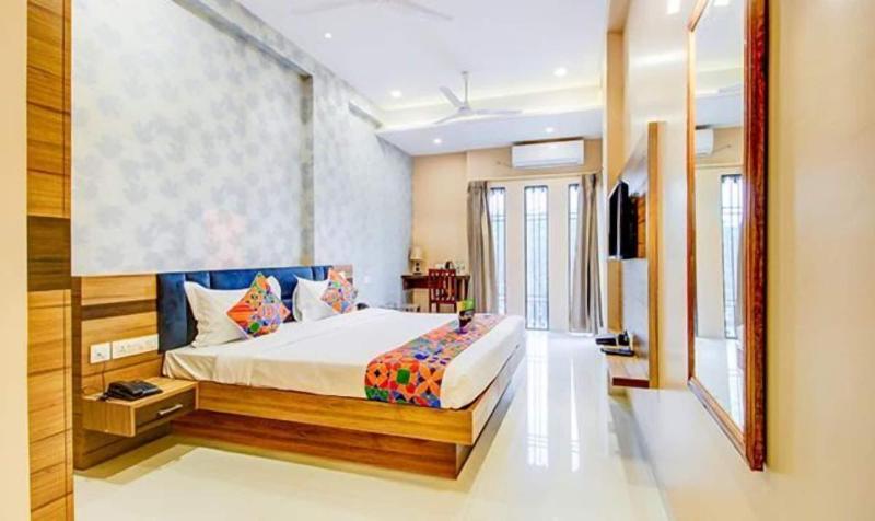FabHotel 7th Crossing image