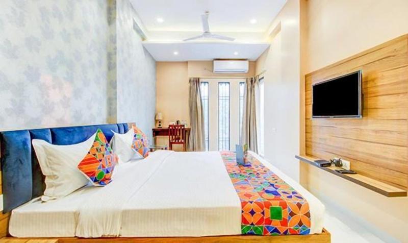 FabHotel 7th Crossing image