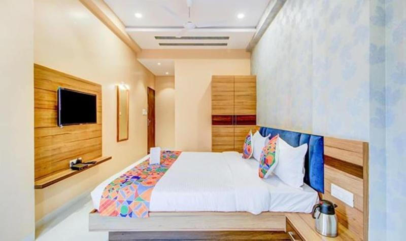 FabHotel 7th Crossing image