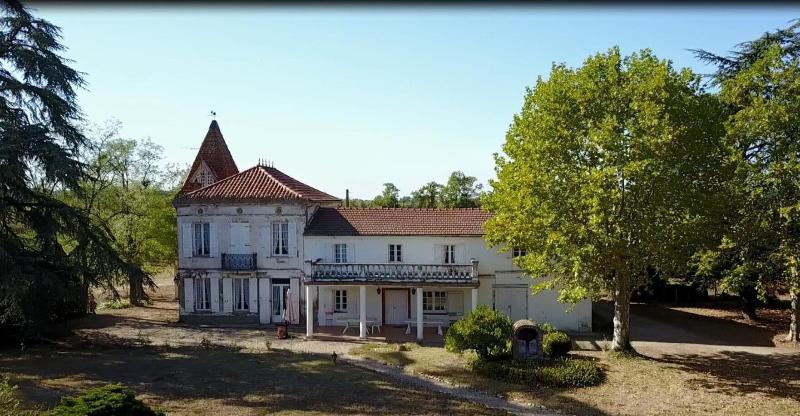 Chateau la Loge image
