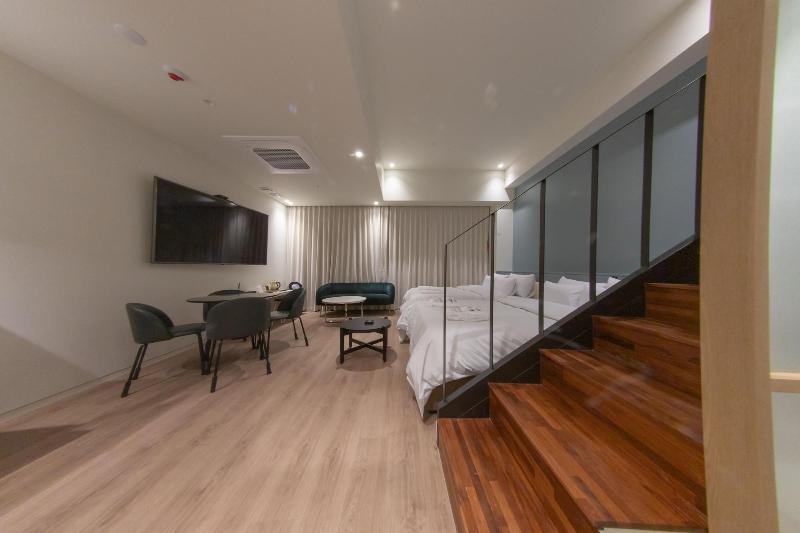 H-Avenue Hotel Soraepogu image