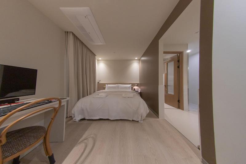 H-Avenue Hotel Soraepogu image
