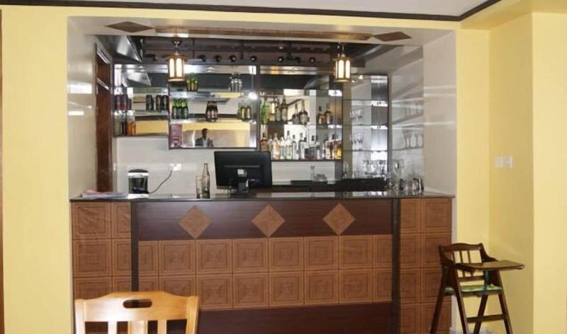 Highlands Suites Hotel — bar