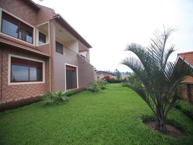 UM Apartments image
