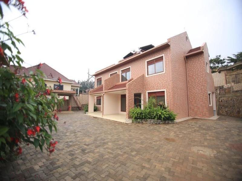 UM Apartments image