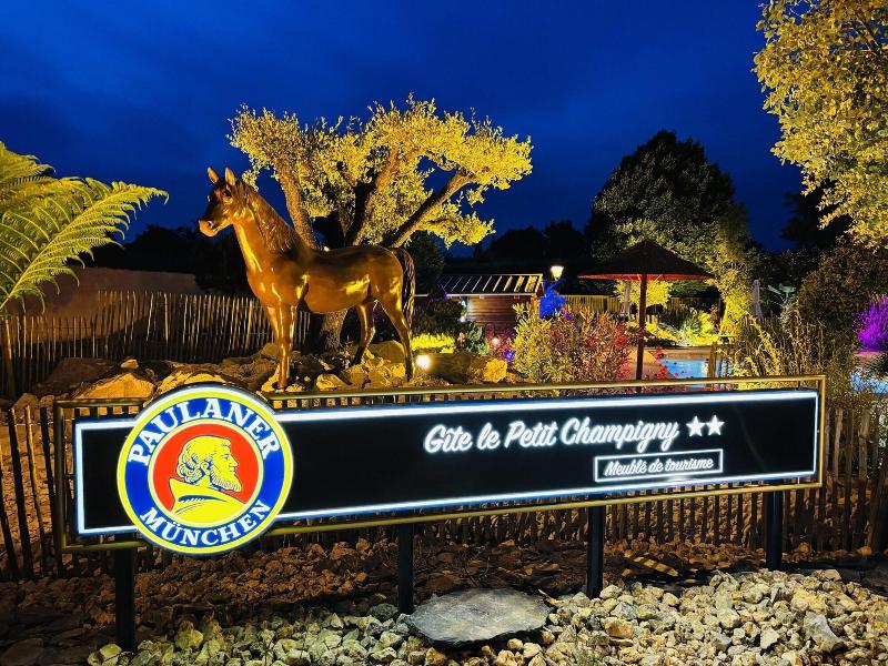 LE Petit Champigny image