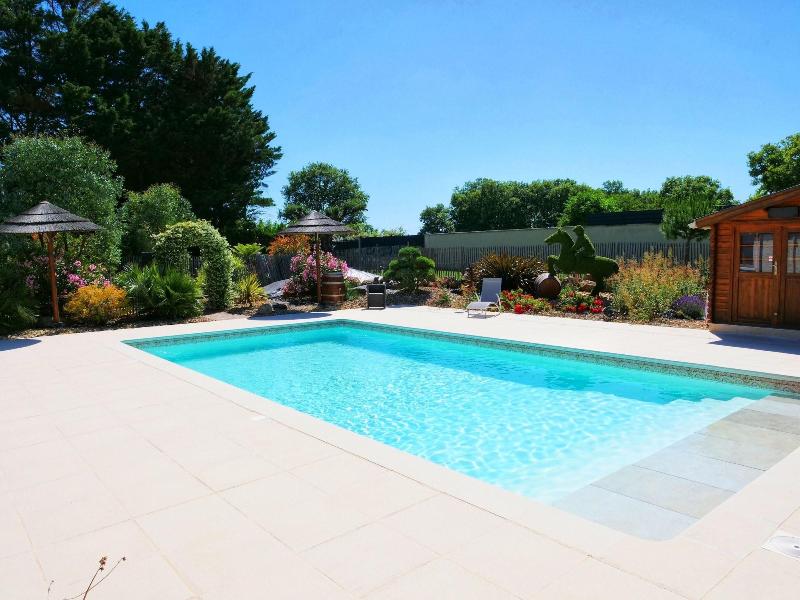 LE Petit Champigny image