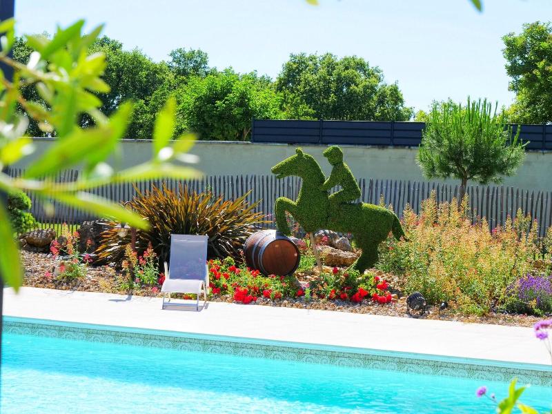 LE Petit Champigny image