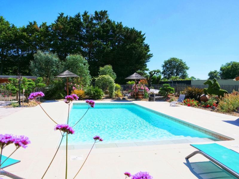 LE Petit Champigny image