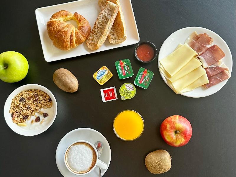 Arena Zone Hotel & CafÃ© image