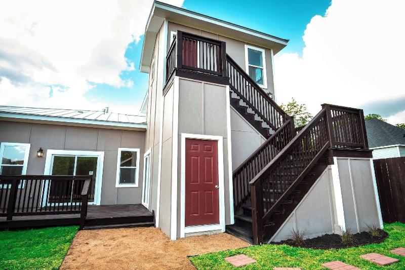 Brand NEW Large Impressive House Near Downtown! image