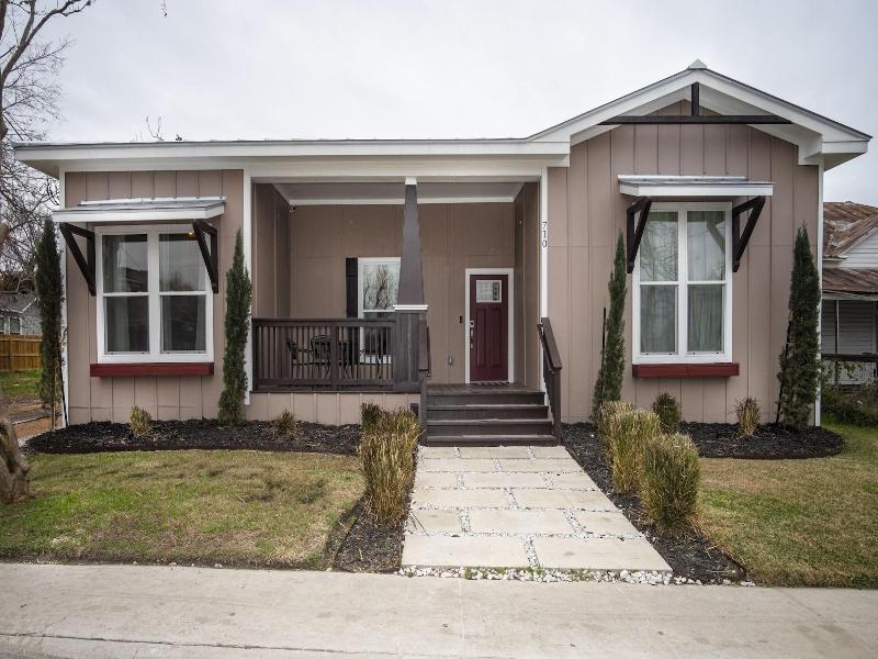 Brand NEW Large Impressive House Near Downtown! image