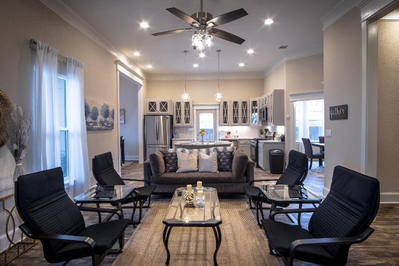 Brand NEW Large Impressive House Near Downtown! image