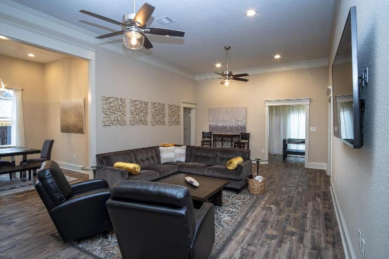 Brand NEW Large Impressive House Near Downtown! image