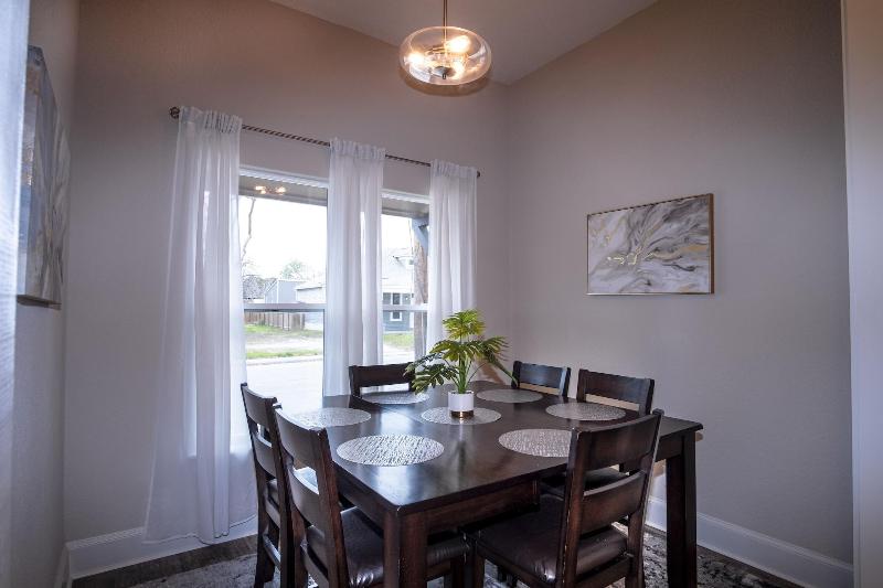 Brand NEW Large Impressive House Near Downtown! image