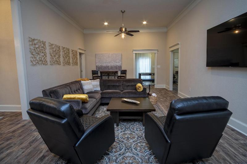 Brand NEW Large Impressive House Near Downtown! image