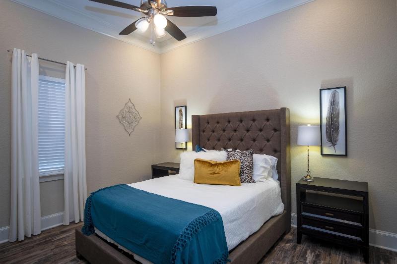 Brand NEW Large Impressive House Near Downtown! image
