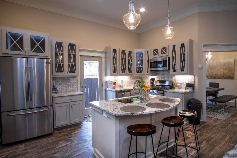 Brand NEW Large Impressive House Near Downtown! image