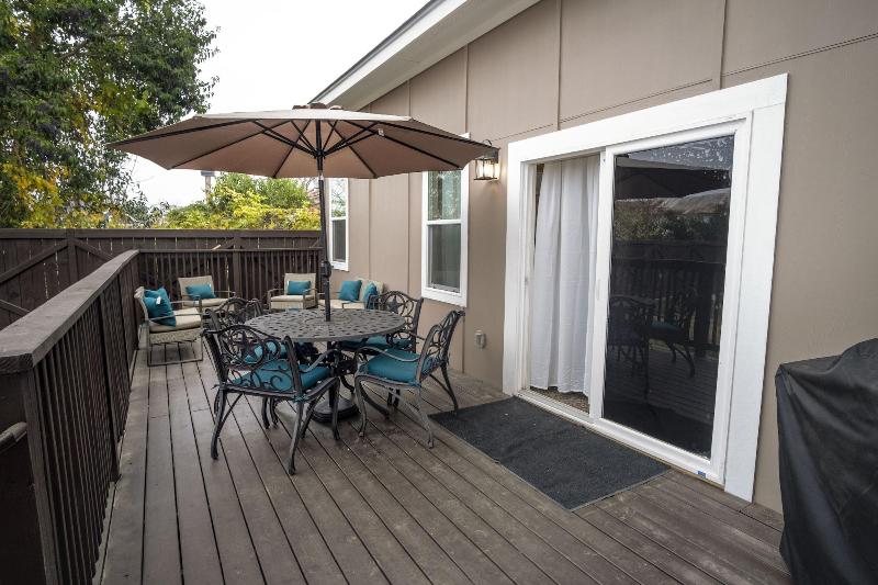 Brand NEW Large Impressive House Near Downtown! image