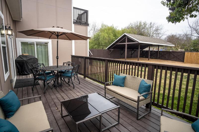 Brand NEW Large Impressive House Near Downtown! image