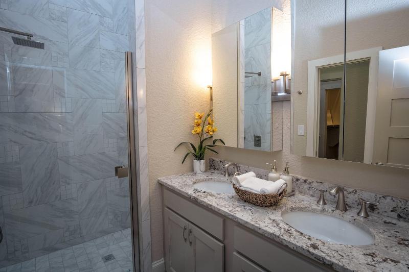 Brand NEW Large Impressive House Near Downtown! image