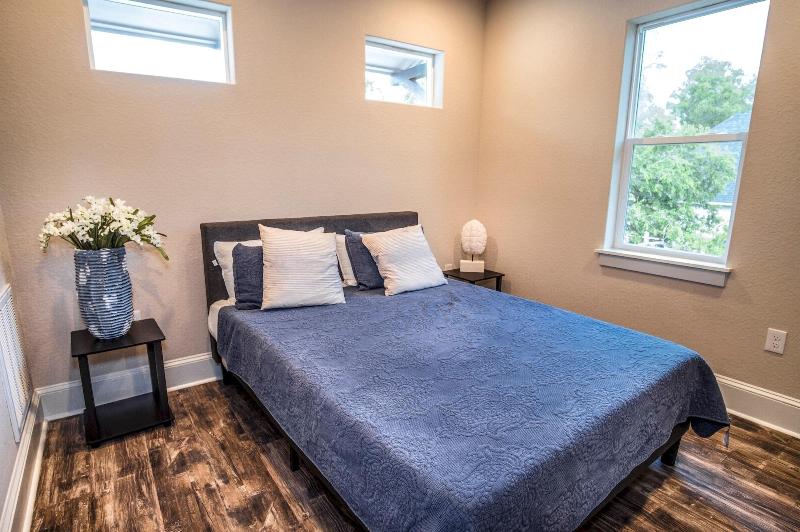 Brand NEW Large Impressive House Near Downtown! image