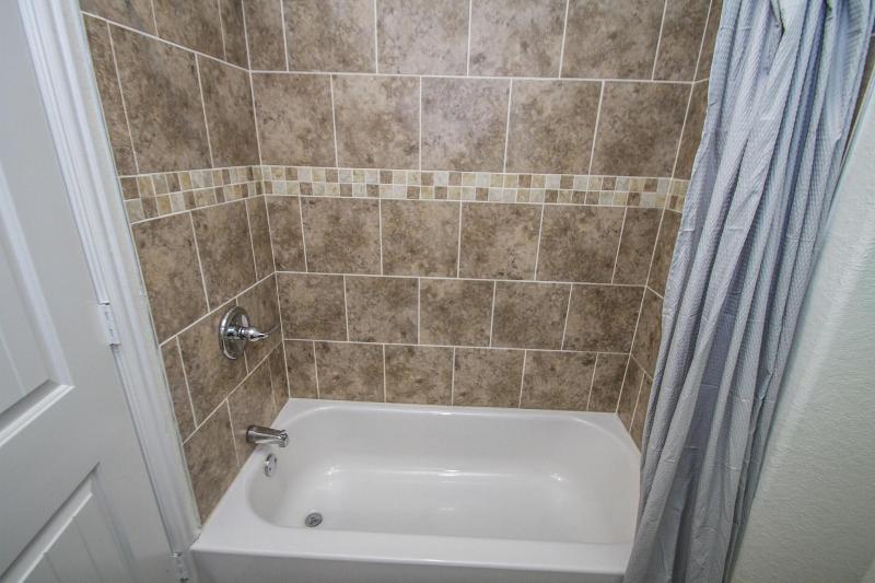 Hays St Cozy Remodeled 2br/2ba House Sleeps 8 image