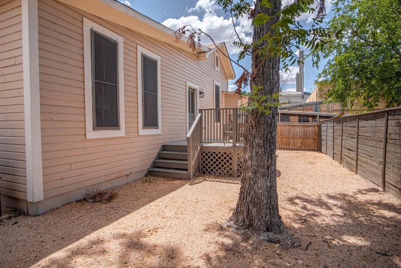 Wyoming St Restored Historic 2br/1ba Downtown image