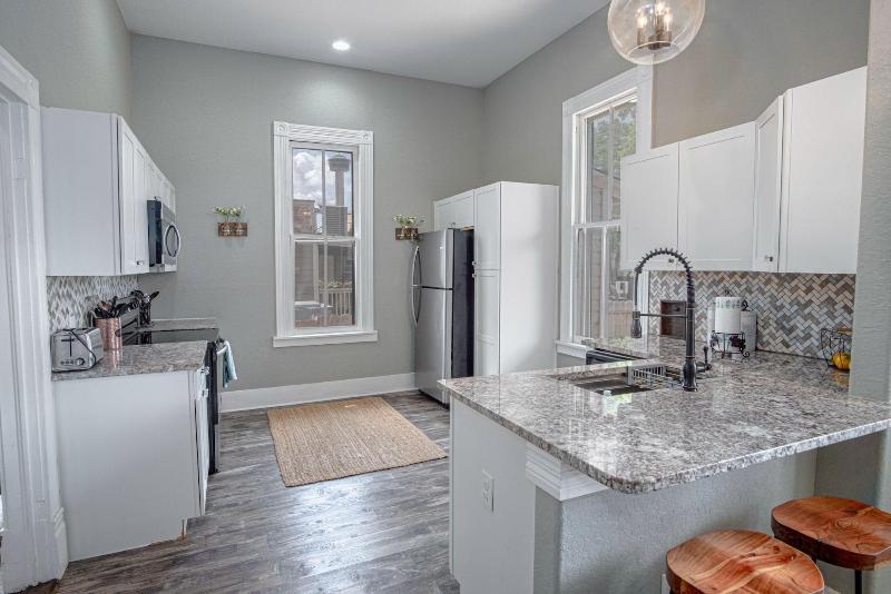 Wyoming St Restored Historic 2br/1ba Downtown image
