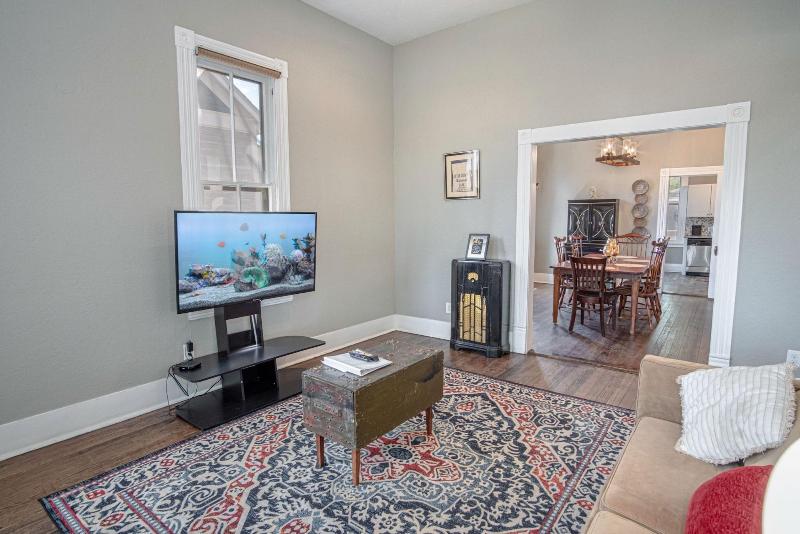 Wyoming St Restored Historic 2br/1ba Downtown image