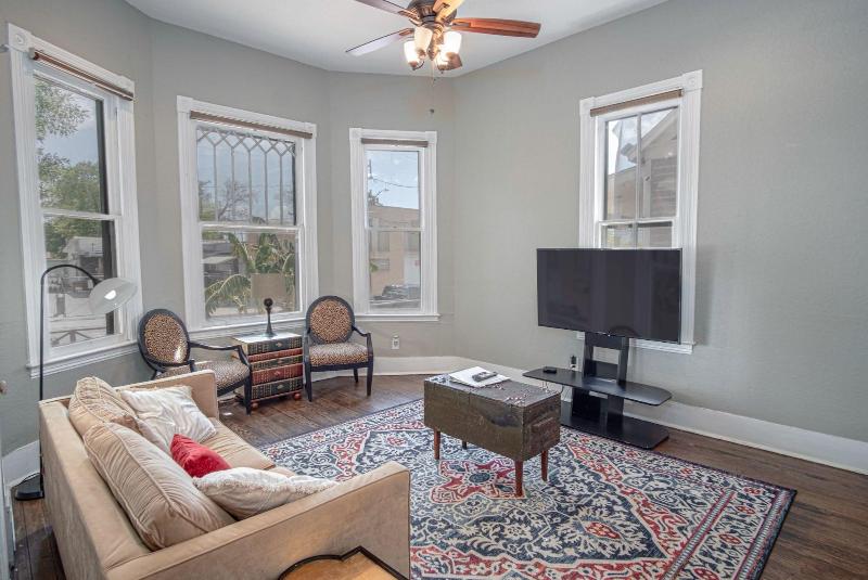 Wyoming St Restored Historic 2br/1ba Downtown image