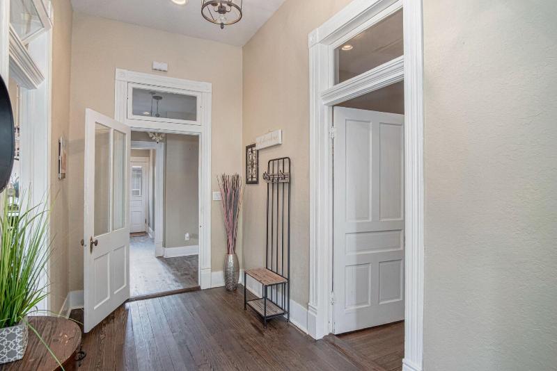 Wyoming St Restored Historic 2br/1ba Downtown image