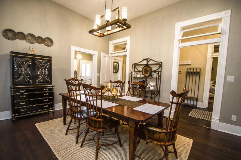 Wyoming St Restored Historic 2br/1ba Downtown image