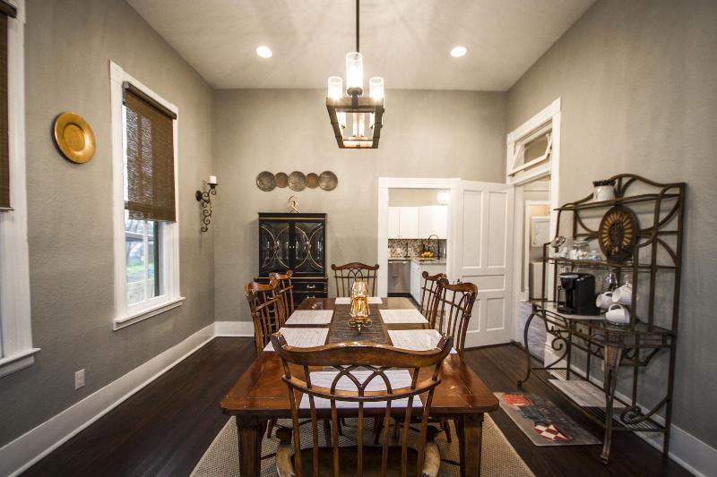 Wyoming St Restored Historic 2br/1ba Downtown image