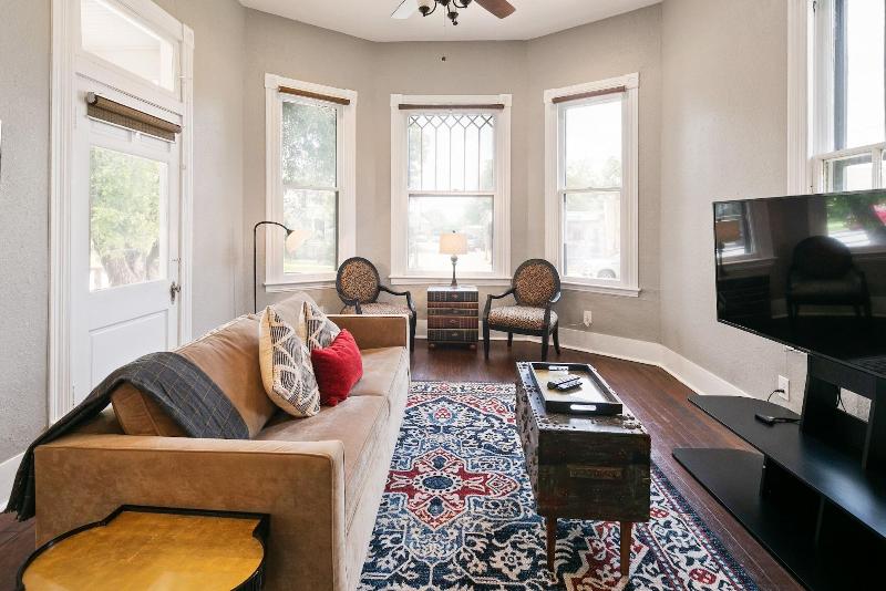 Wyoming St Restored Historic 2br/1ba Downtown image